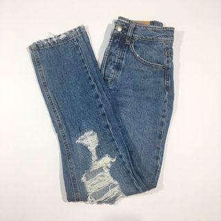 stradivarius highwaist slim fit distressed mom jeans