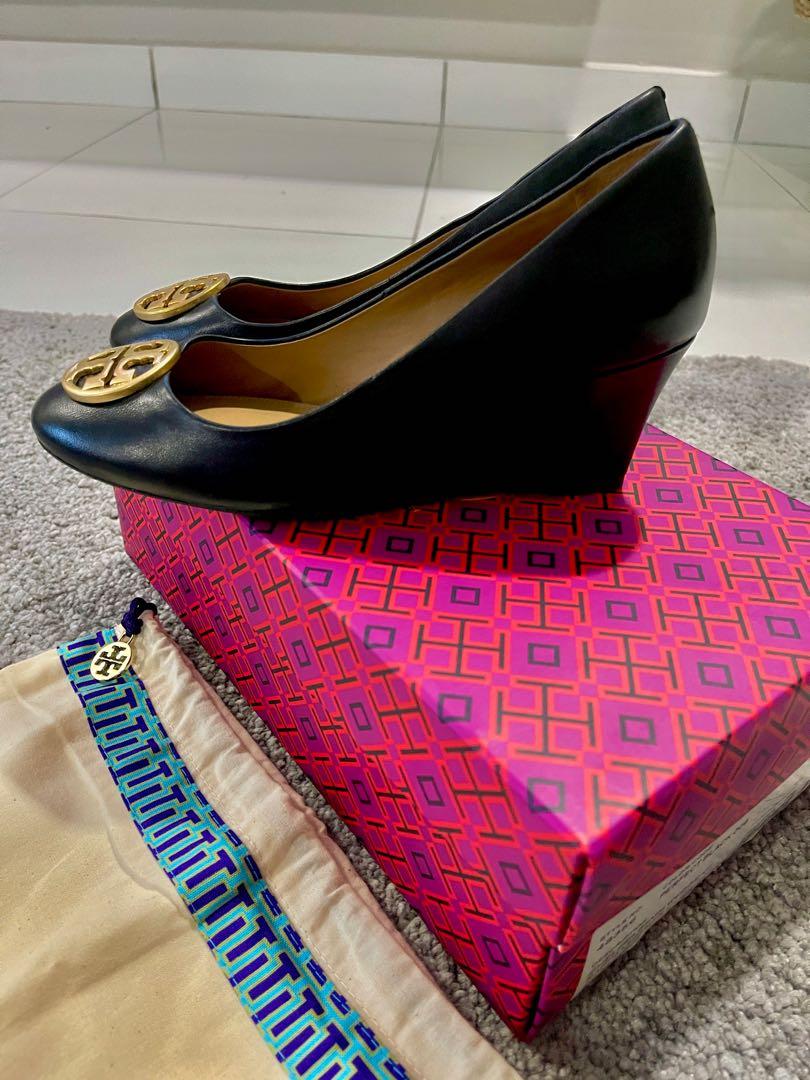 TORY BURCH CHELSEA WEDGES BLACK, Women's Fashion, Footwear, Wedges on  Carousell