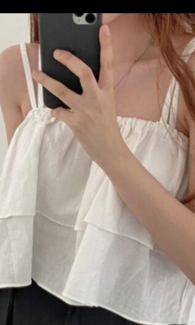 White flutter top (Category: Sleeveless) located in Singapore. Submitted by a.wbing (Listing ID 1116303821, Image 2). Description: white colour, worn once doesnt look good on me thus selling.