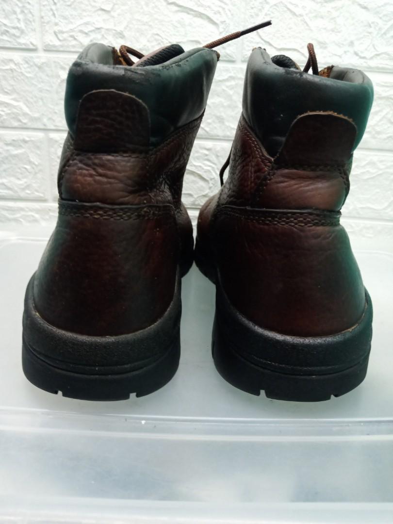 Wolverine Boot (Category: Boots) located in Batu Gajah. Submitted by zilazrie (Listing ID 1116306896, Image 3). Description: Authentic Wolverine Boot Made in Bangladesh Used item Material Leather Condition 8/10 saiz uk8.5 us9.5 eur42.5 code R484 WhatsApp link: https://wa.me/60102426363 more size at #kasutlokenuk8.5 *Please Do Visit My IG @kasutloken.