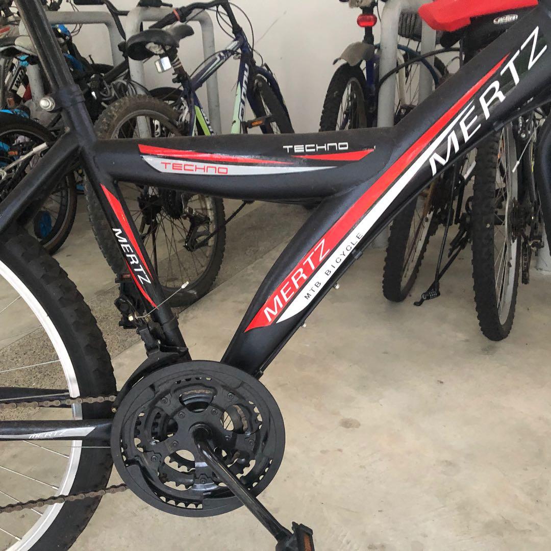 Bicycle (Category: Bicycles) located in Singapore. Submitted by p3000 (Listing ID 1116589721, Image 5). Description: Selling because under utilized.The height is more for guys. Bought in July 2020.. rode for five times. Will throw in phone holder together with the bike. .