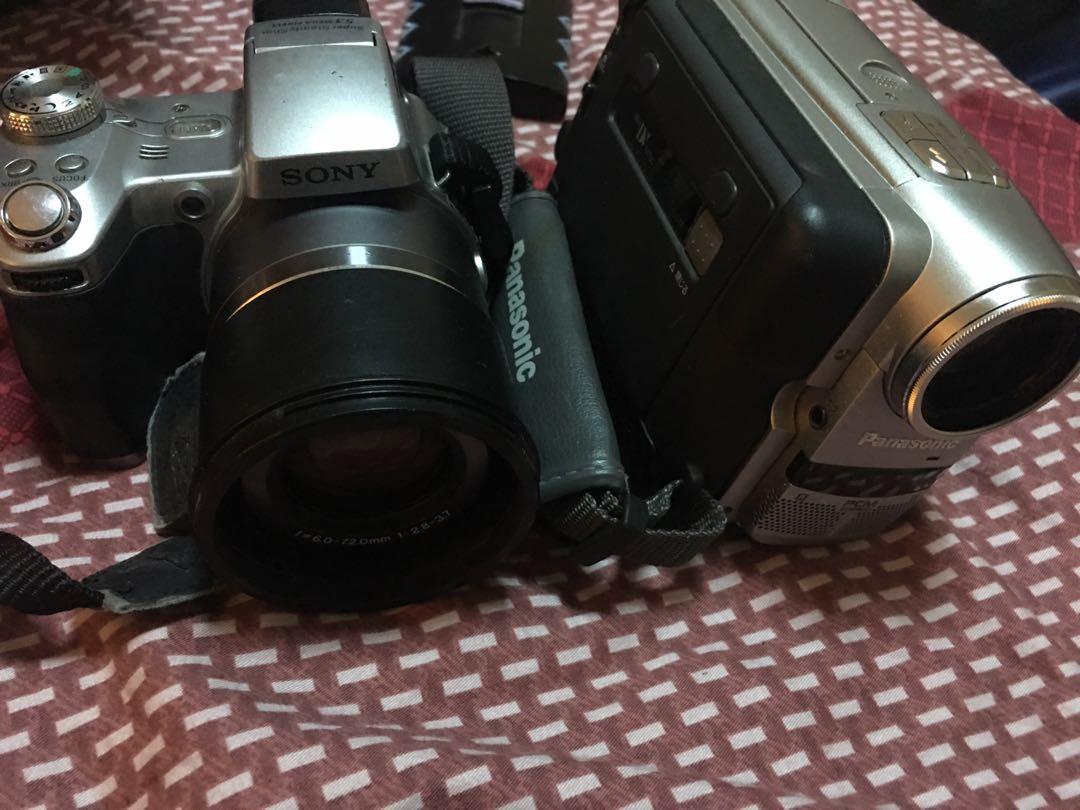 Bundle as is Rush sale!!! (Category: Cameras) located in Naga. Submitted by luckyjewels (Listing ID 1116646411, Image 1). Description: Ung video cam on right side may issue sa screen. Change lng screen. Doon nmn sa left side kayo na bahala dyan wala syang charge and battery binili ko sa japan surplus. Hindinko pa yan napapatingin or nacheck. Nabusy sa work kyo nlng bahala. AS IS lng and No rturn and no excahnge tayo. No refund swertihan lng. Feel