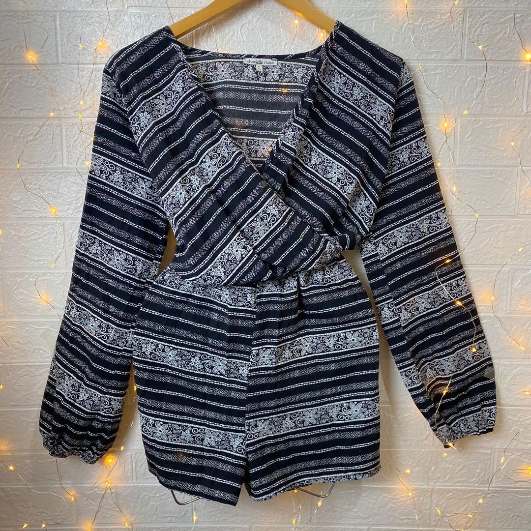 🌸CHARLOTTE RUSSE Kimono romper (Category: Rompers) located in Dagupan City. Submitted by branded_forless (Listing ID 1116552049, Image 1). Description: Waistline(inches when laid flat): 26-38 Cotton Pockets Buttons Garterized✔️ Lining Adjustable strap Stretchable .