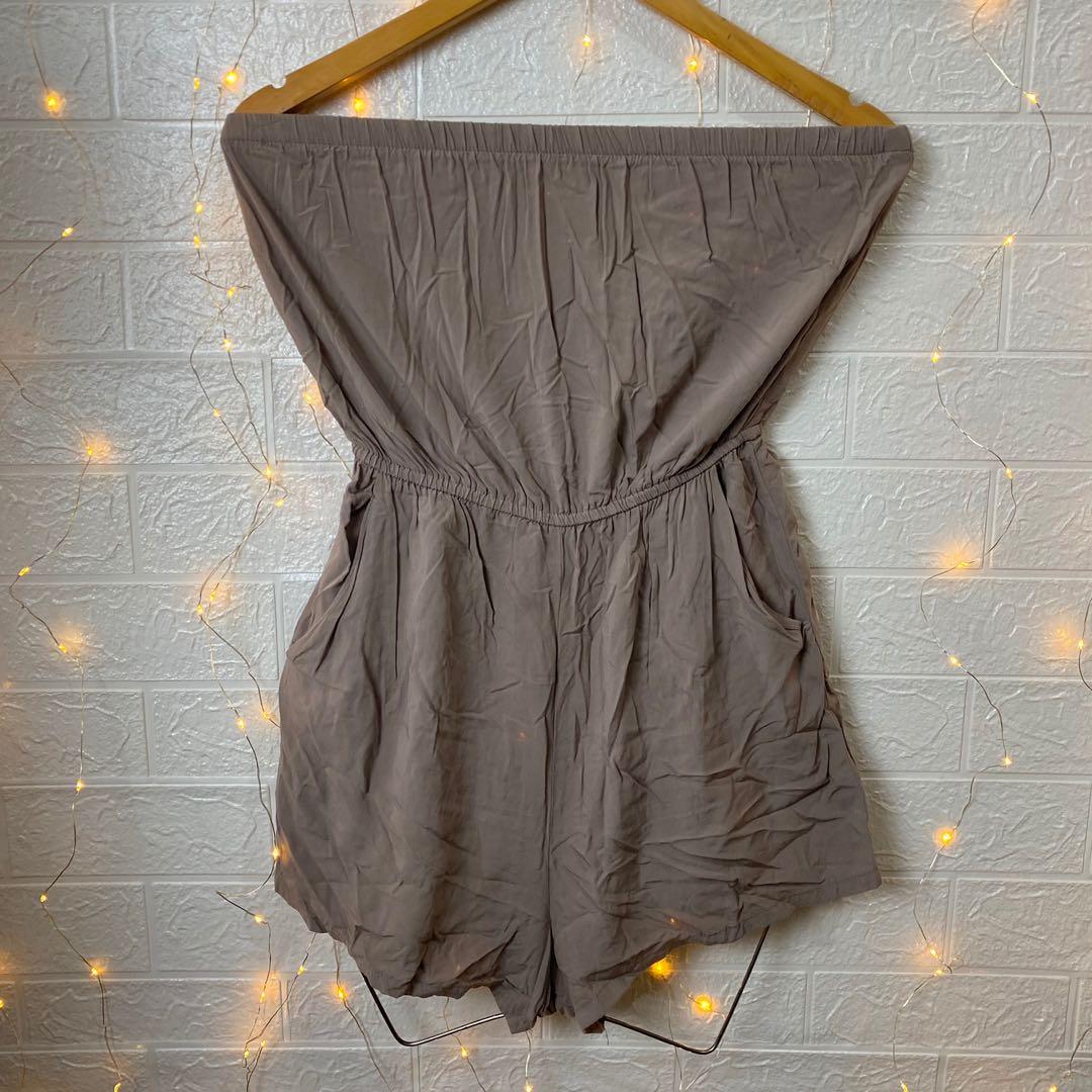 🌸F21 FORVER21 Tube romper (Category: Rompers) located in Dagupan City. Submitted by branded_forless (Listing ID 1116548164, Image 3). Description: Waistline(inches when laid flat):26-33 Cotton ✔️ Pockets✔️ Buttons Garterized✔️ Lining Adjustable strap Stretchable✔️ .