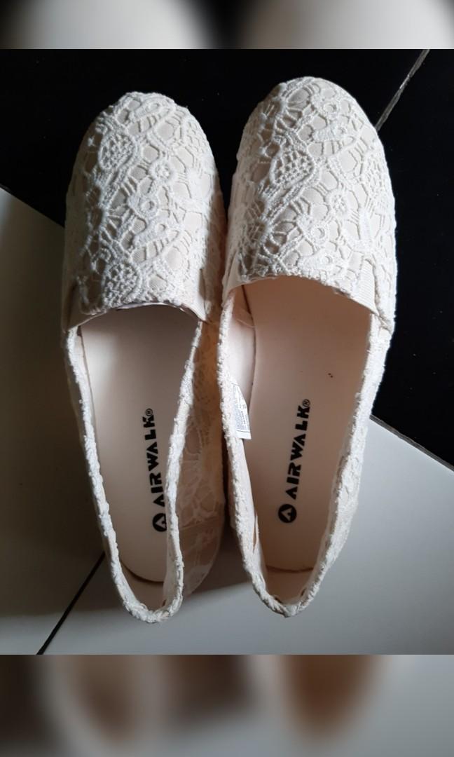 Airwalk best sale flat shoes