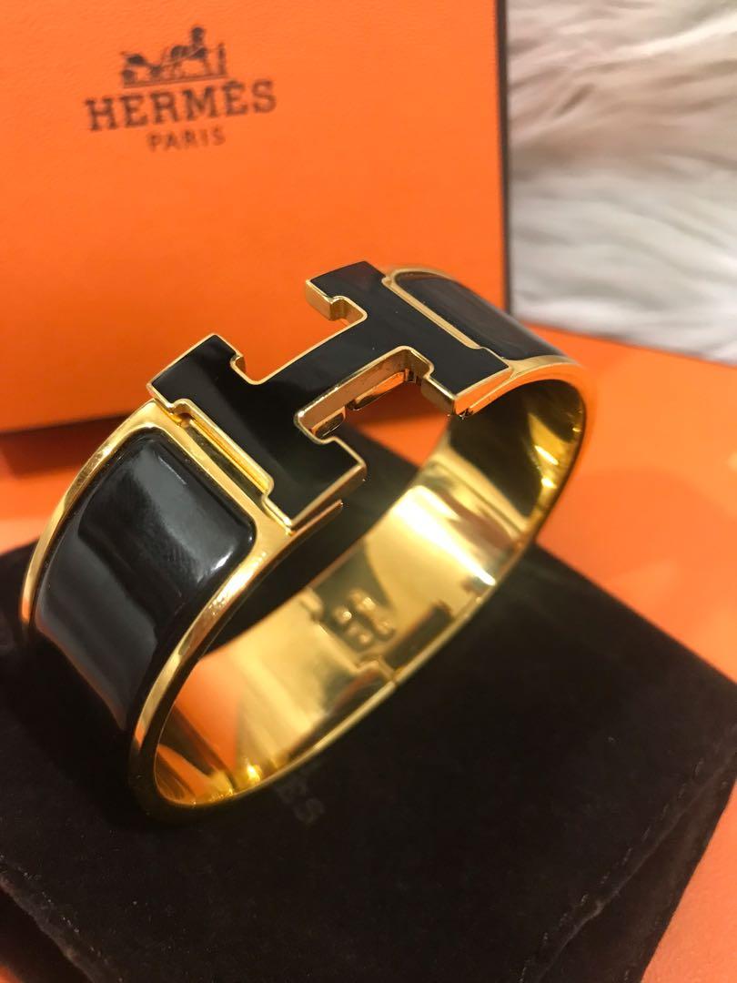 Hermès Clic H Wide Black (Category: Luxury Accessories) located in Quezon City. Submitted by venchar (Listing ID 1116641266, Image 3). Description: HERMES Clic H Wide Color: Black Hardware: Gold Size: GM Like New Complete with dust bag, box and paper bag For faster transaction, you can contact us at 0915-5420029.