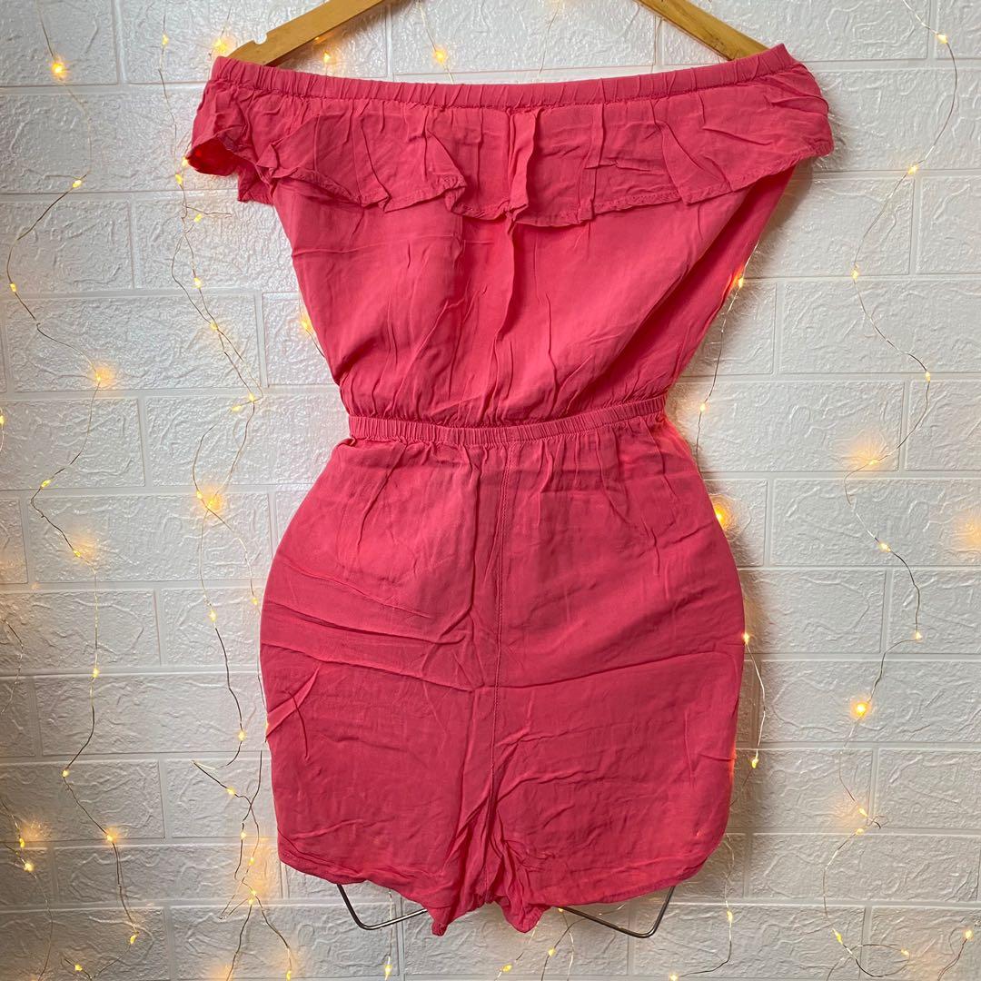 🌸LILY MORGAN Tube romper (Category: Rompers) located in Dagupan City. Submitted by branded_forless (Listing ID 1116524954, Image 1). Description: Waistline(inches when laid flat): 30-38 Cotton ✔️ Pockets✔️ Buttons Garterized✔️ Lining Adjustable strap Stretchable✔️.