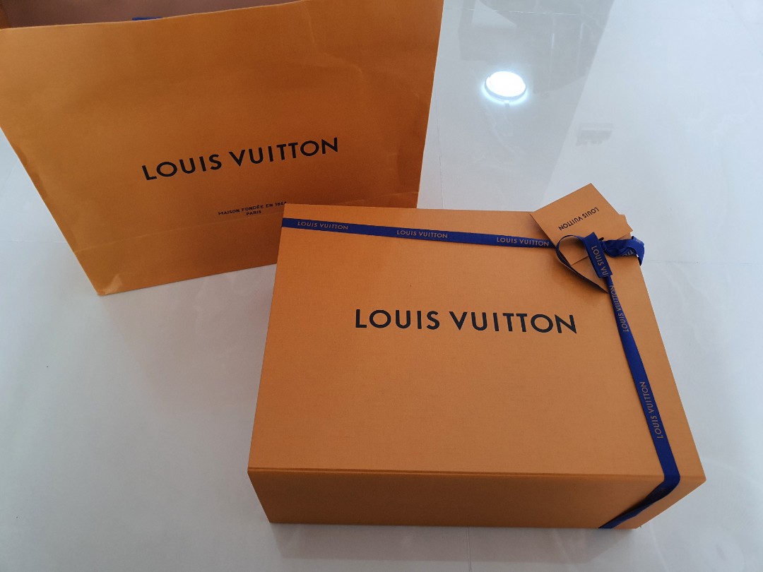 Louis Vuitton large box that slides and dust bags in new condition