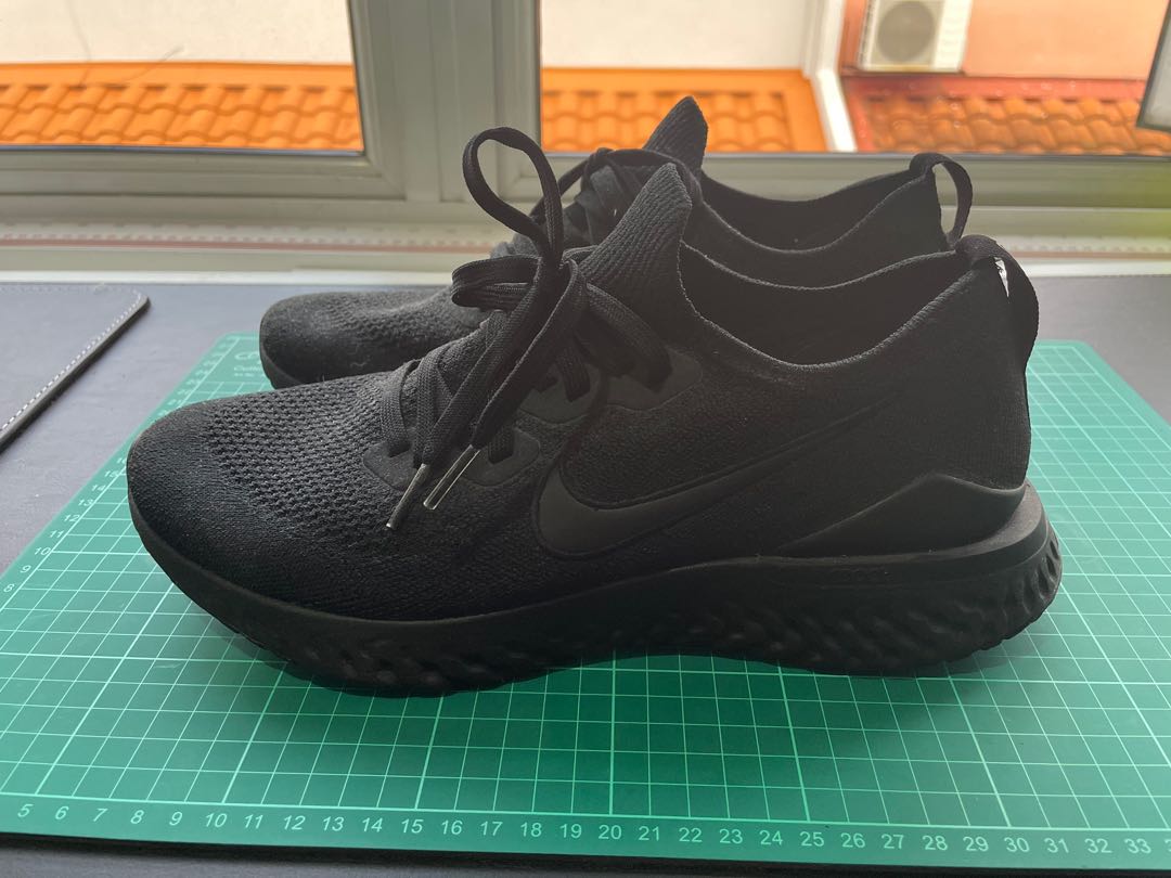 Triple black hotsell 27 flyknit