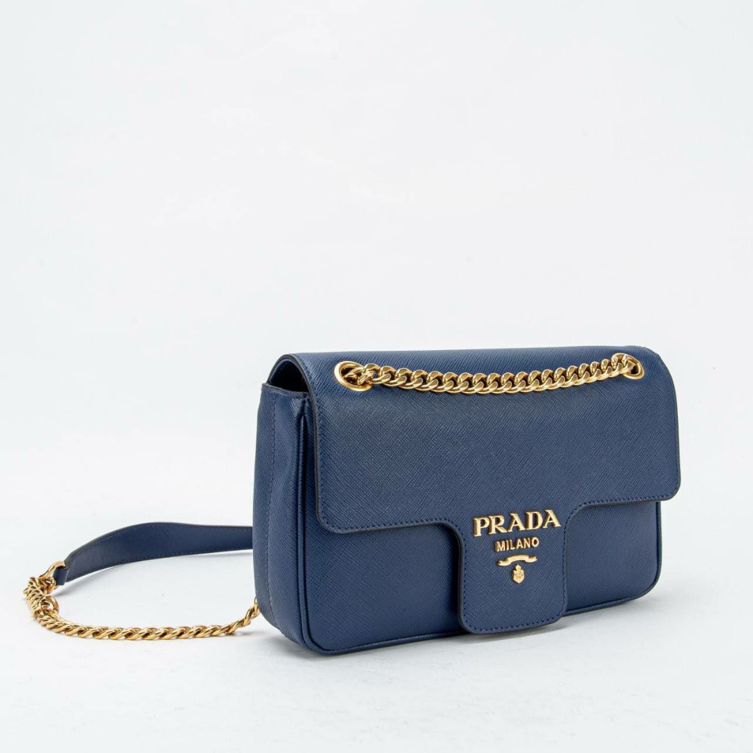New Prada Saffiano Flap Shoulder Bag Black Size : 22cm x 14cm x 5cm, Barang  Mewah, Tas & Dompet di Carousell