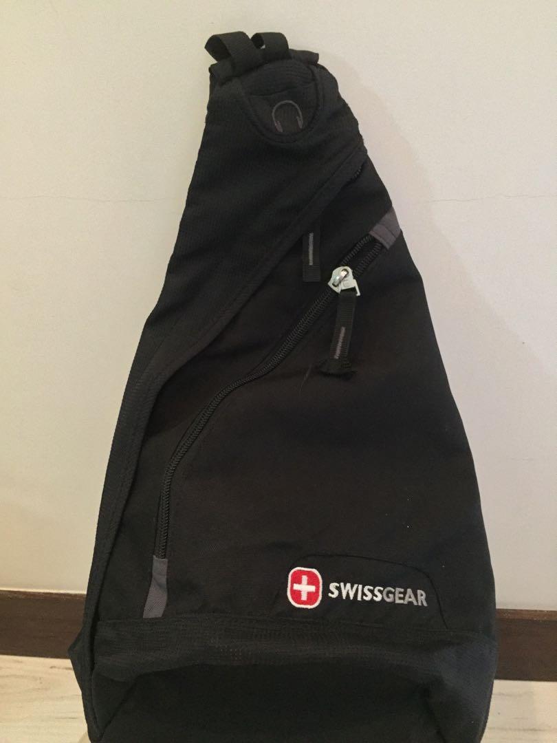Swissgear triangle sling best sale bag