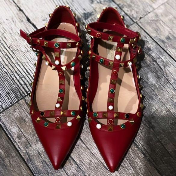 Valentino Caged (Category: Flats & Sandals) located in Batangas. Submitted by damirez88 (Listing ID 1116625180, Image 1). Description: .