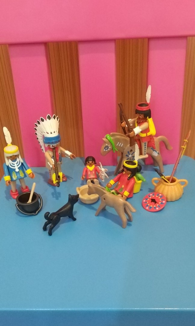 Vintage Playmobil 3733 Indian Camp figures & some accessories, Hobbies