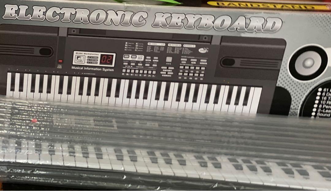 61 Keys BANDSTAND ELECTRONIC KEYBOARD, Hobbies & Toys, Music & Media
