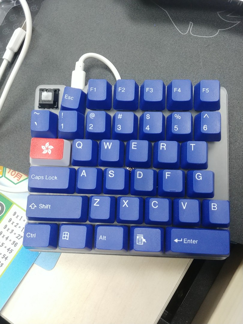 單手鍵盤 白軸 100 電腦＆科技 電腦周邊及配件 電腦鍵盤及相關產品 Carousell 