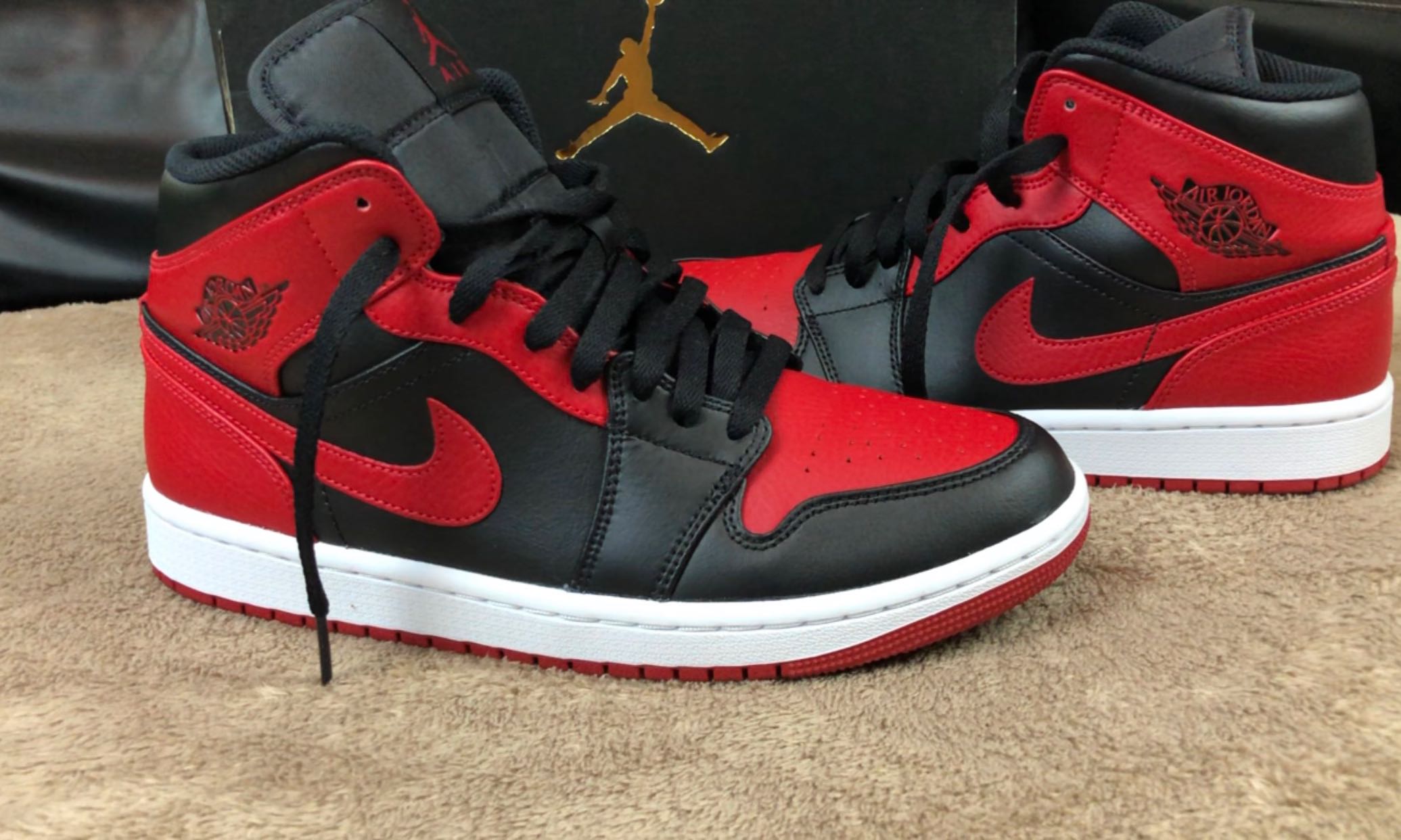 AJ 1 mid (BRED), Men's Fashion, Footwear, Sneakers on Carousell