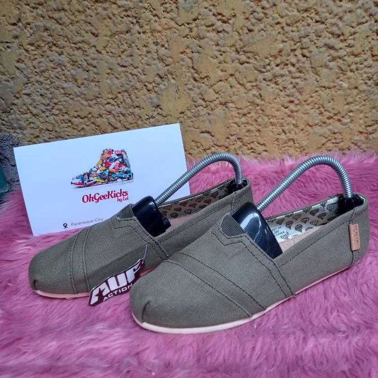 Action canvas top shoes