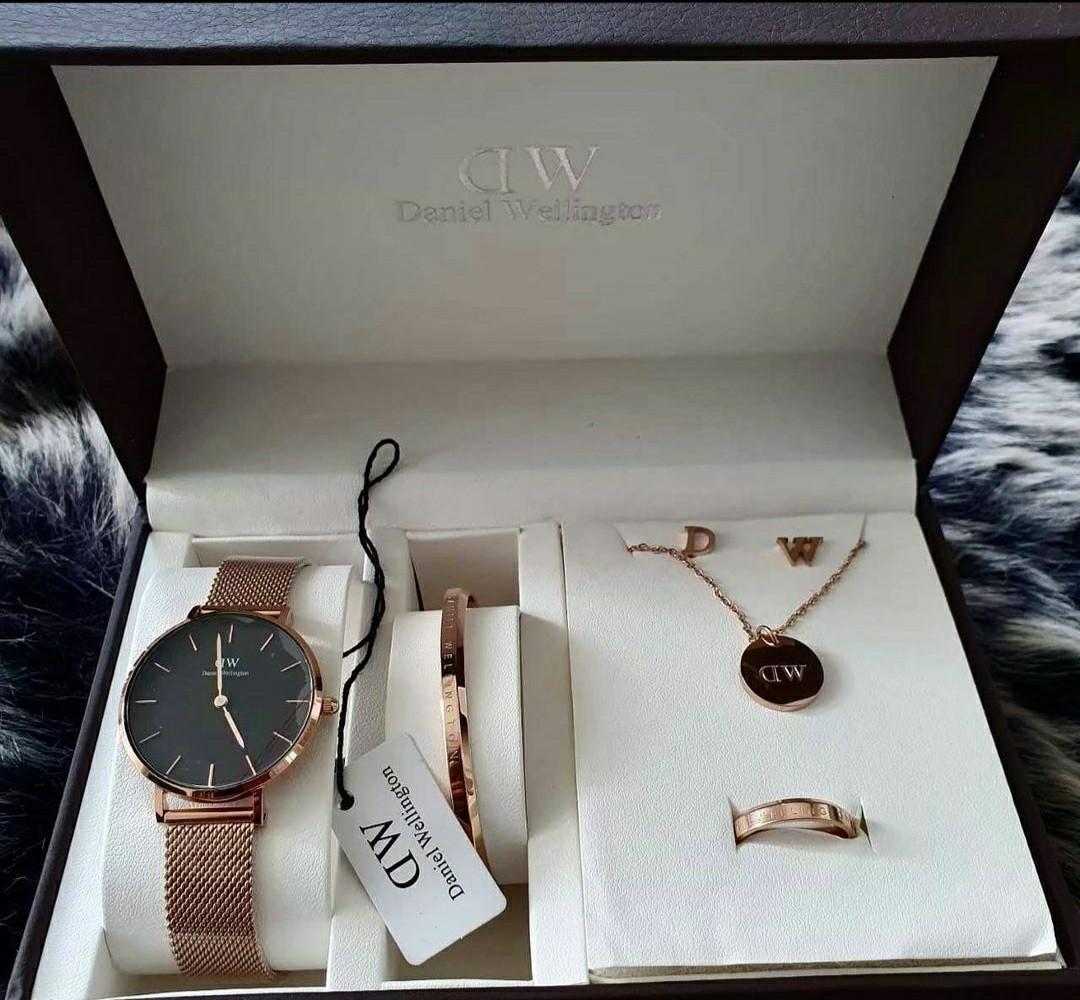 Daniel Wellington Classic Melrose Black Gold Pendant Set Fesyen Wanita Aksesoris di Carousell