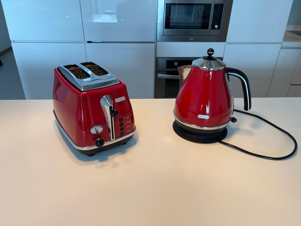 Delonghi Icona Kettle and Toaster Set Red Gloss