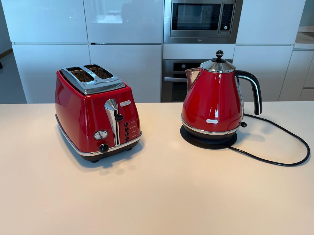 https://media.karousell.com/media/photos/products/2021/9/3/delonghi_icona_kettle_and_toas_1630667453_9c32318d_progressive