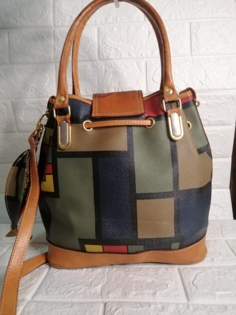 Double Fish Bucket 2-way with Sling Bag (Category: Luxury Bags & Wallets) located in Las Pinas. Submitted by etoksi1234 (Listing ID 1111268641, Image 2). Description: Pre-loved double fish bucket 2-way with Sling bag... With watermarks on some part of the leather.. Please see photos for reference... With signs of usage on the leather (crackings)... Made in Japan... Please manage your expectations. All sales are final. Kindly examine pictures care