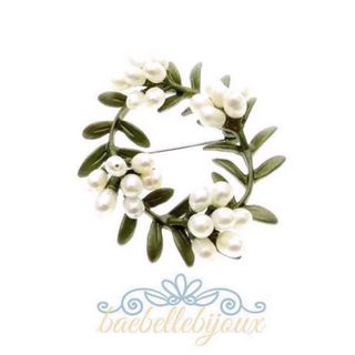 Inspired By Nature Collection Flower Myrtle Brooch 立體黃銅焗漆天然淡水小珍珠桃木花胸針64201234679299110