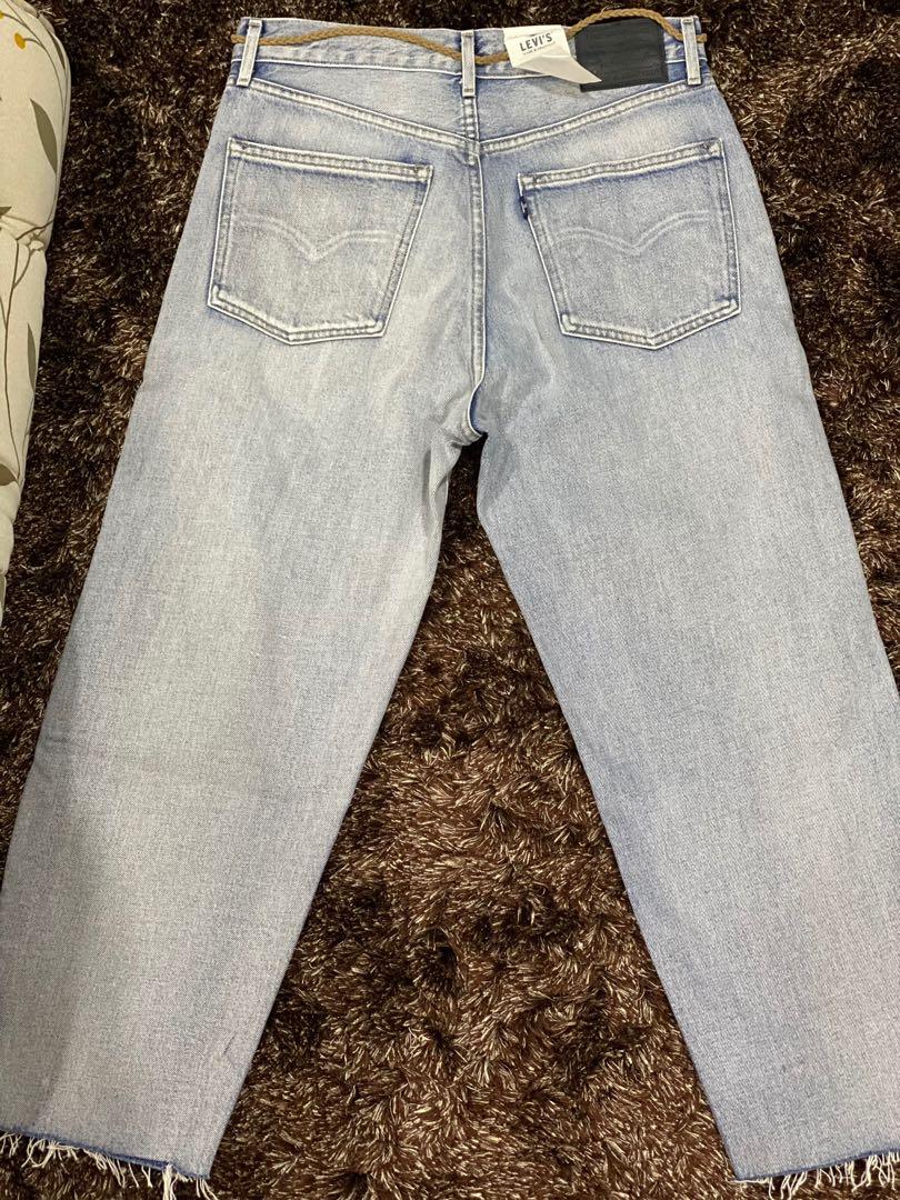 Levi's MADE & CRAFTED Barrel Crop Jeans, Women's Fashion, Bottoms, Jeans &  Leggings on Carousell