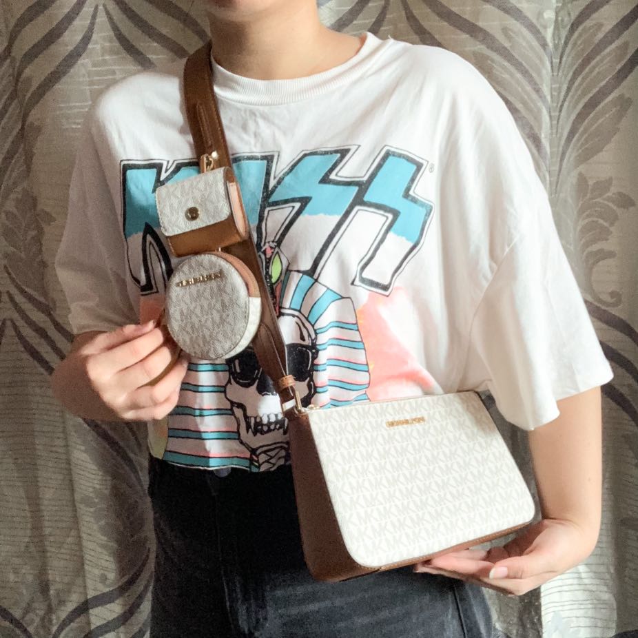Michael kors on sale tech bag