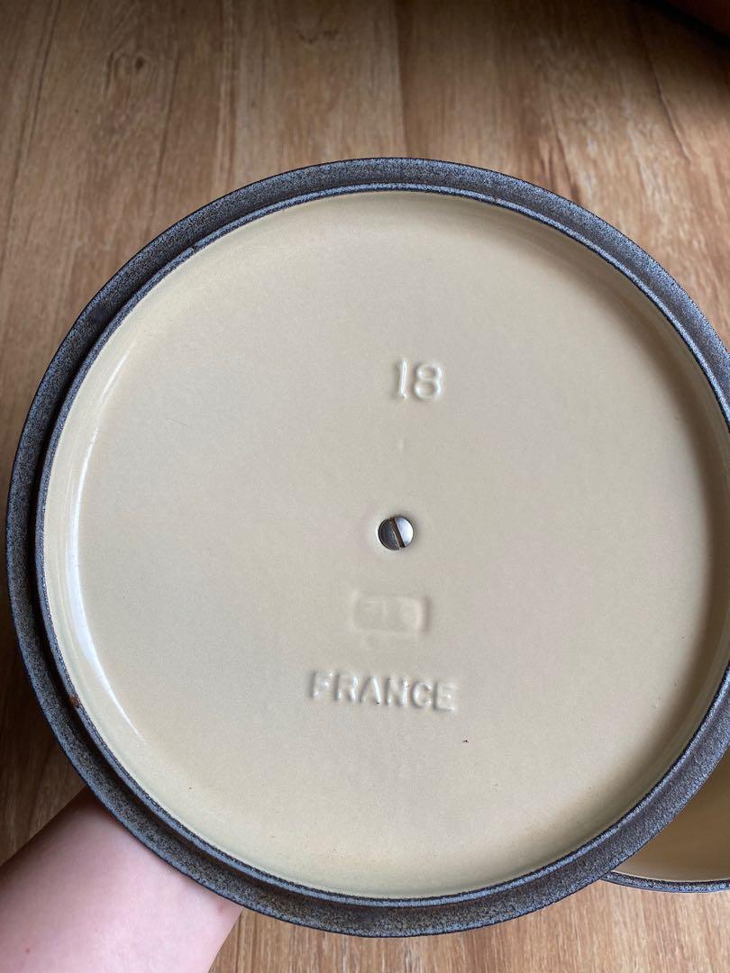 ORIGINAL LE CREUSET MARINE 18CM, Furniture & Home Living, Kitchenware