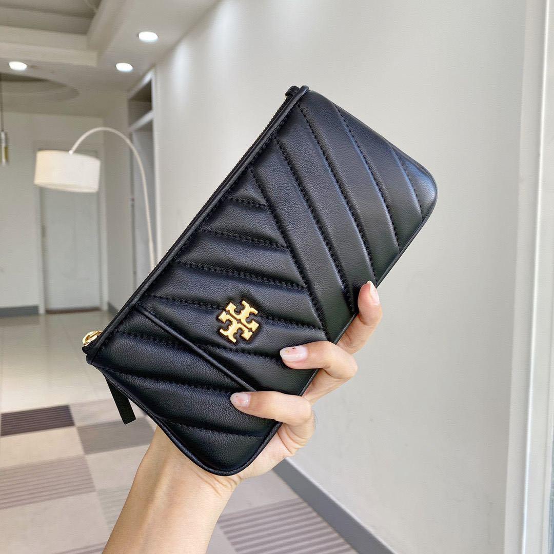 Tory Burch Kira Chevron Phone Wallet, Women's Fashion, Bags & Wallets,  Purses & Pouches on Carousell