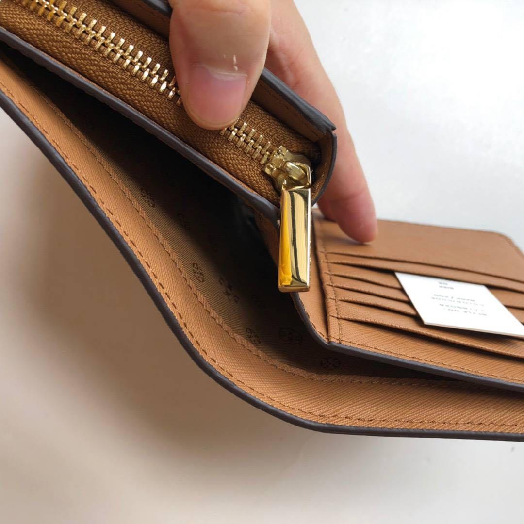 Tory Burch Robinson French Bi Fold wallet, Women's Fashion, Bags & Wallets,  Purses & Pouches on Carousell