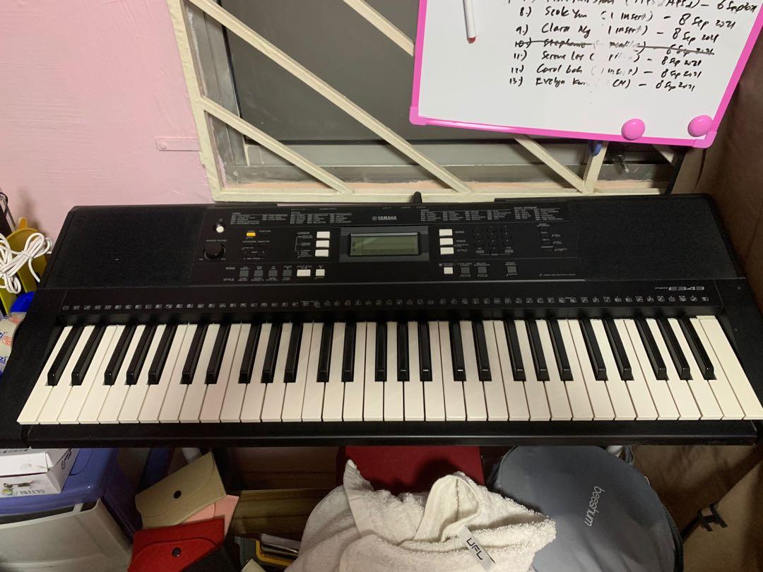 Yamaha keyboard + sustain pedal, Hobbies & Toys, Music & Media, Musical