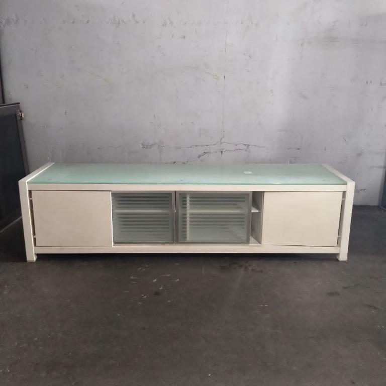 Tv cabinet top with sliding doors