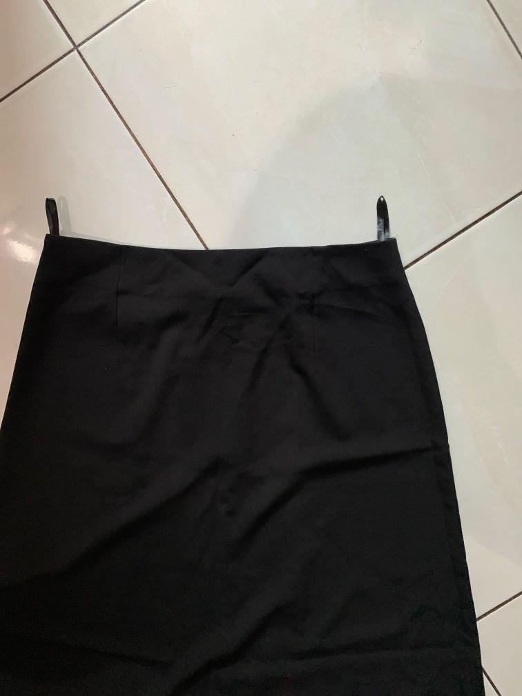 aline black skirt