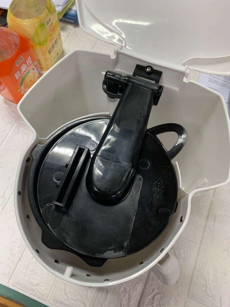 Black + Decker 12 Cup Programmable Coffeemaker (Category: Coffee Machines & Makers) located in Pasay City. Submitted by ayinong168 (Listing ID 1116744094, Image 2). Description: Item is in excellent condition mint still in box working 110volts needs transformer to work with little scratch on cover pls see pics .