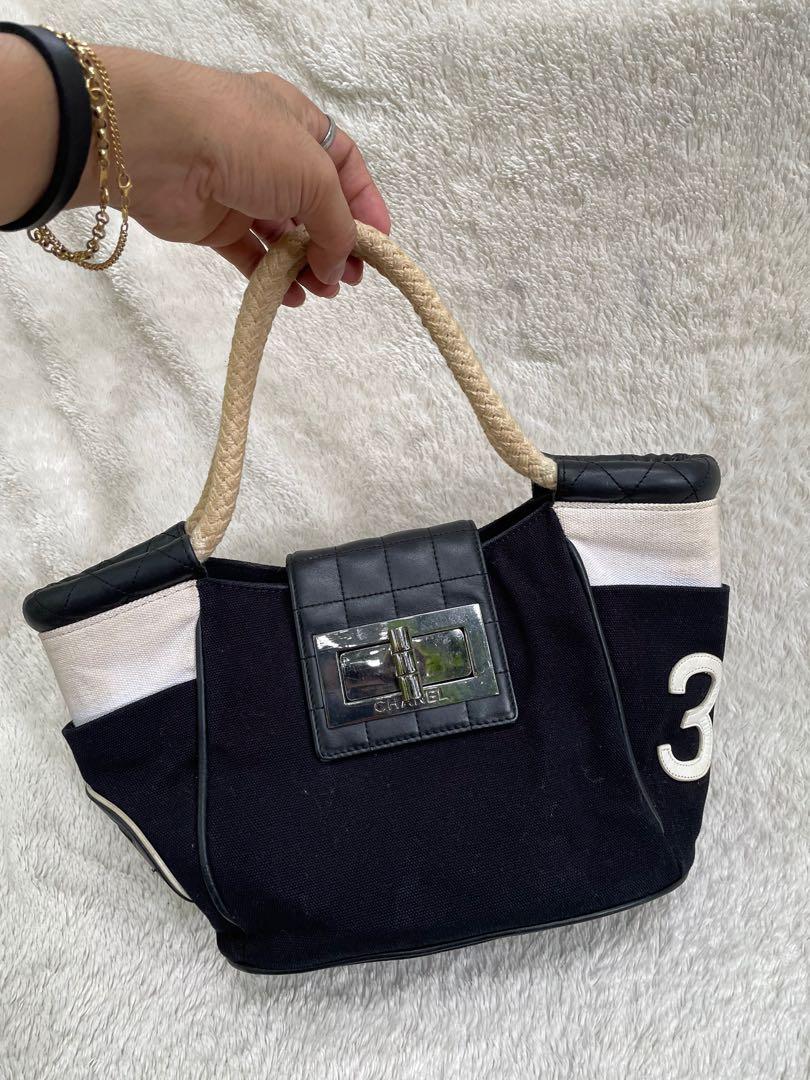 Chanel (Category: Luxury Bags & Wallets) located in Mambajao. Submitted by ckali (Listing ID 1116655109, Image 3). Description: Ykk zipper whit holo sticker ukay source self authenticate nalang po thanks no issue at all..need clean nalang...normal sign of wear.