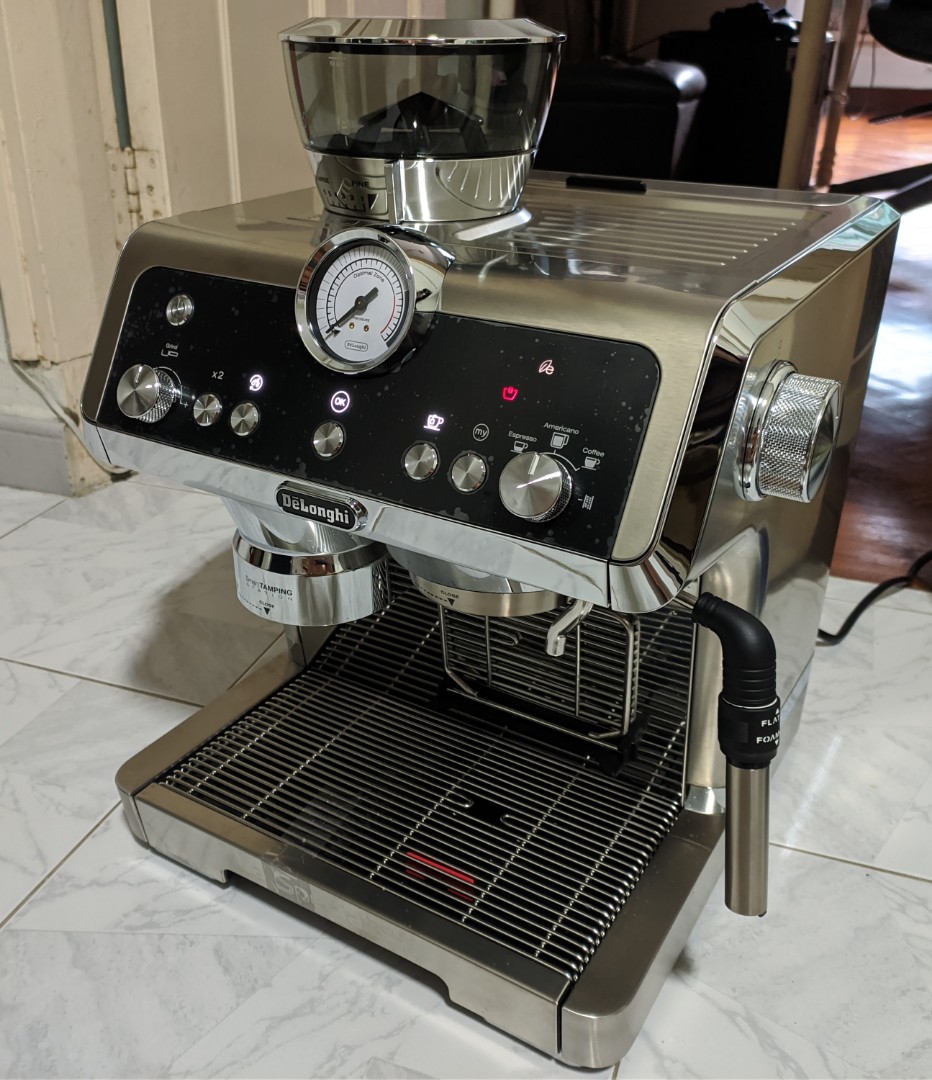 Delonghi La Specialista Pump Espresso Coffee Machine EC9335.M, TV