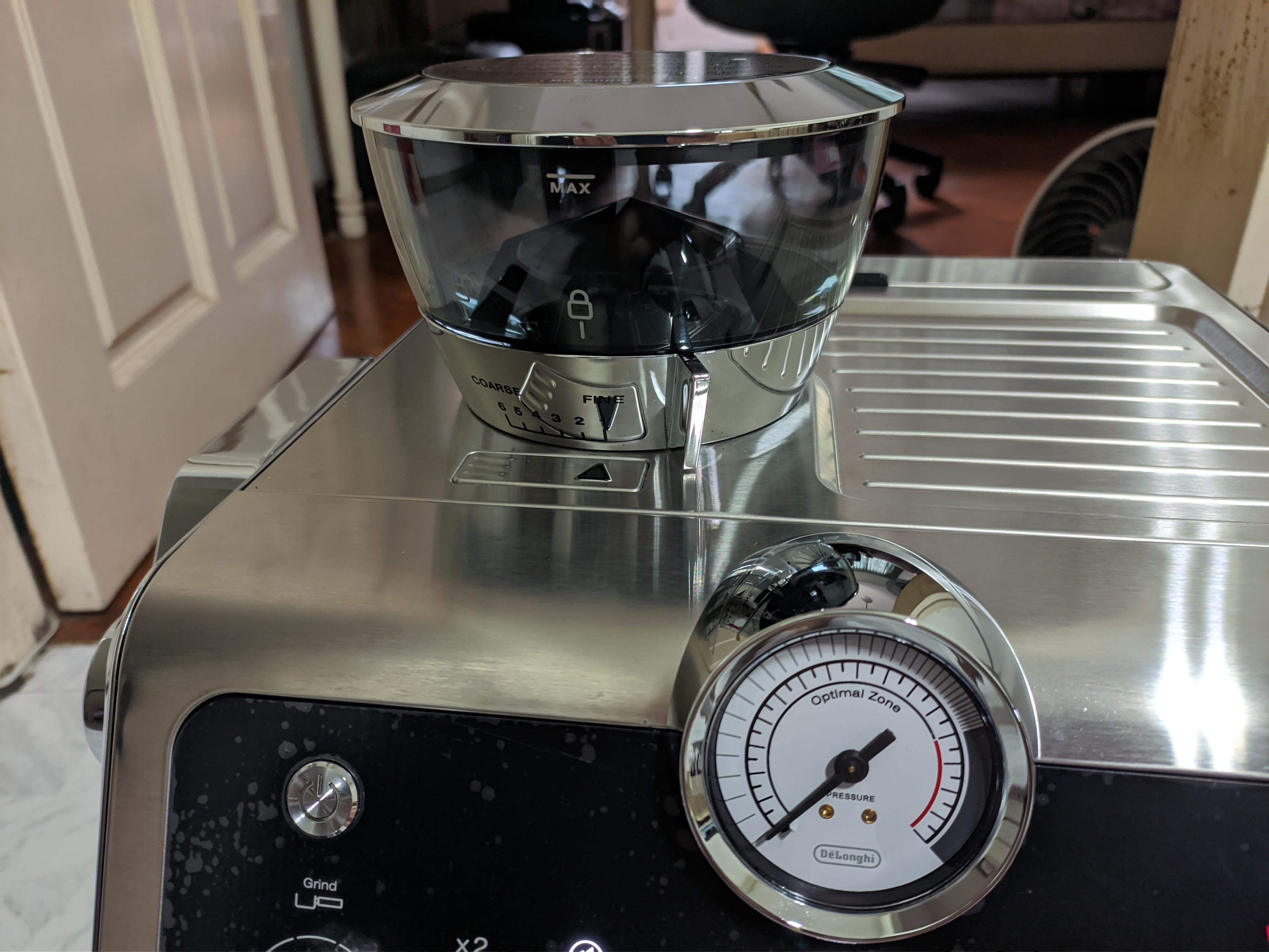 Delonghi La Specialista Pump Espresso Coffee Machine EC9335.M, TV