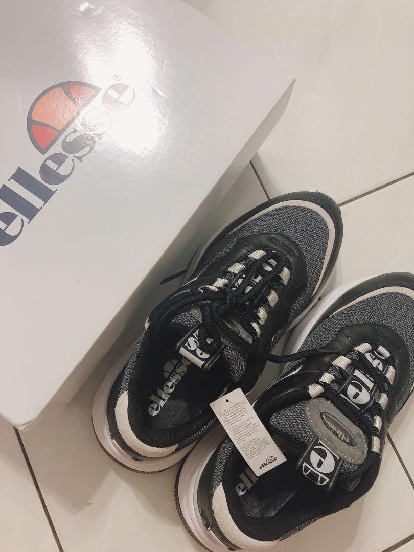 Ellesse silver shop trainers
