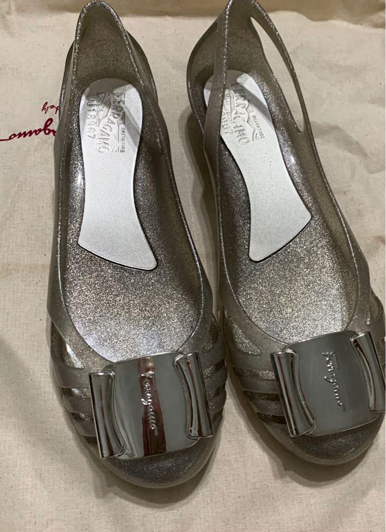 grey jelly shoes