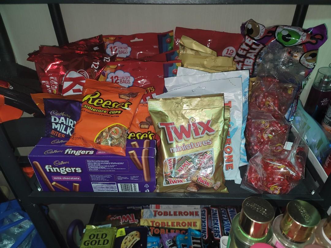 imported chocolates & snacks (Category: Other Food & Drinks) located in Quezon City. Submitted by thrift.and.find (Listing ID 1116819641, Image 3). Description: ❤UNIT DELIVERY❤ ⭐pringles 158g (USA VERSION) (CHEDDAR,CHEDDAR AND SOURCREAM,SOURCREAM)99each or 3for289 ⭐lays stax (usa) (cheddar,sourcream)99each (usa) or 3for289 ⭐cream o premium 199(malaysia) ⭐pringles 3for120(cheddar,sourcream)(usa) ⭐snicker 50g 3for100(uae) ⭐kinder maxi 3for100(uae) 