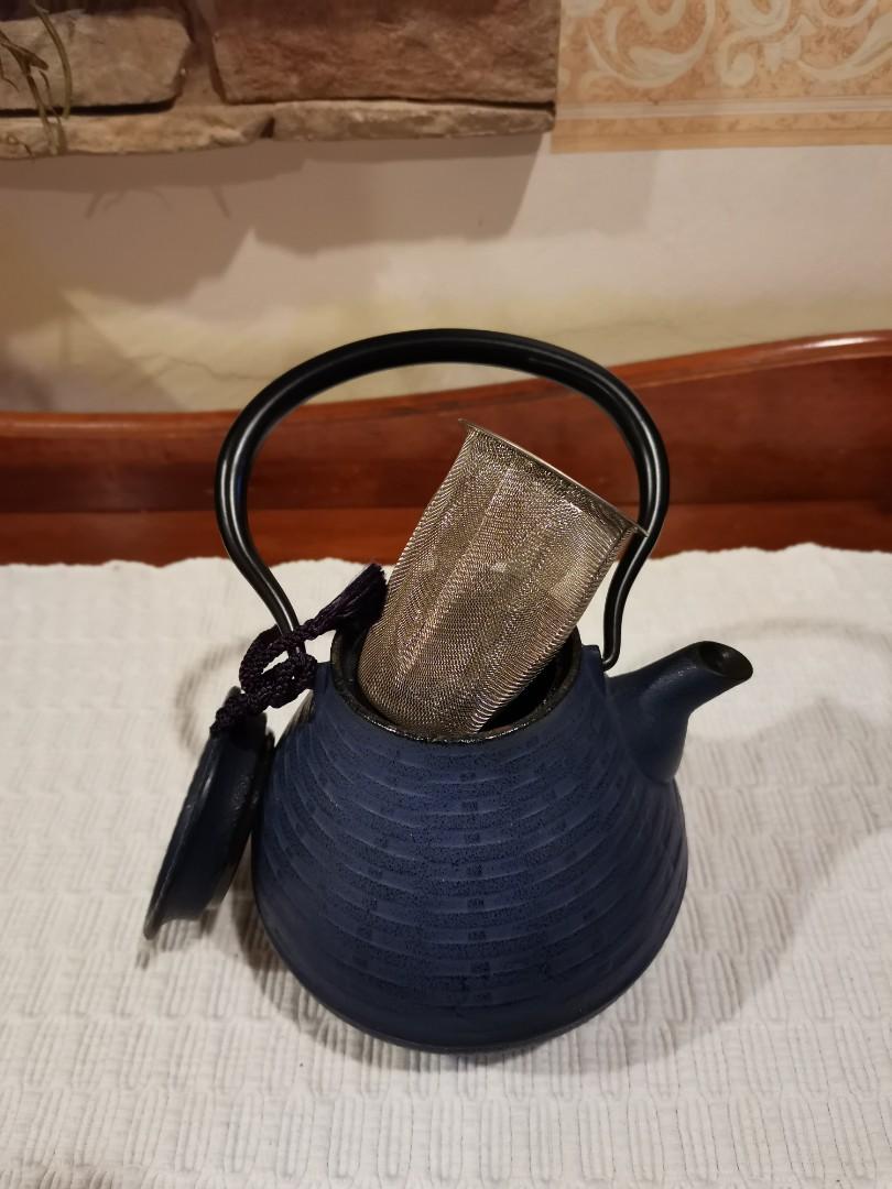 Iwachu cast iron teapot, Looking For on Carousell