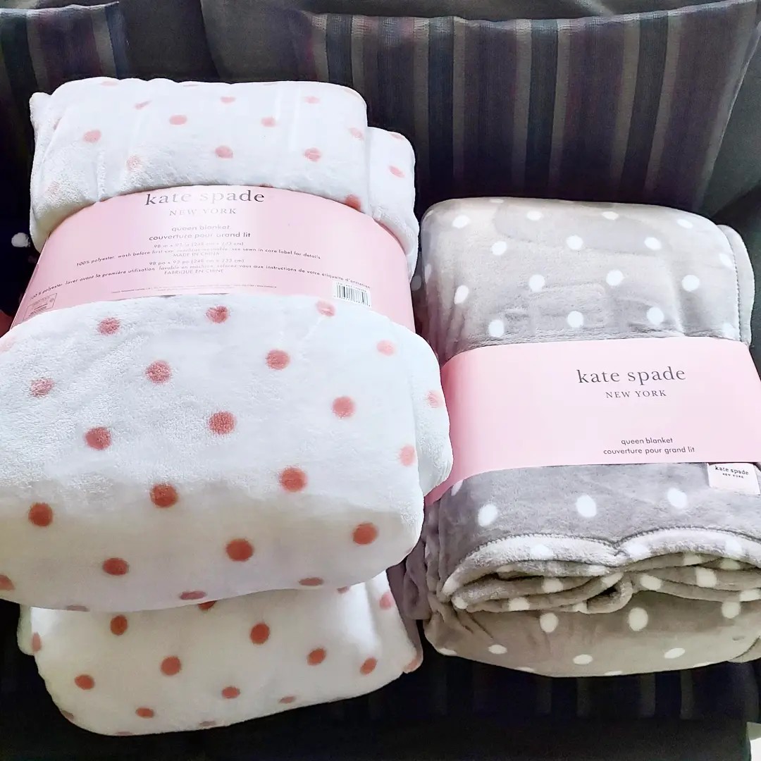 Kate Spade Queen Blanket, Furniture & Home Living, Bedding & Towels on  Carousell