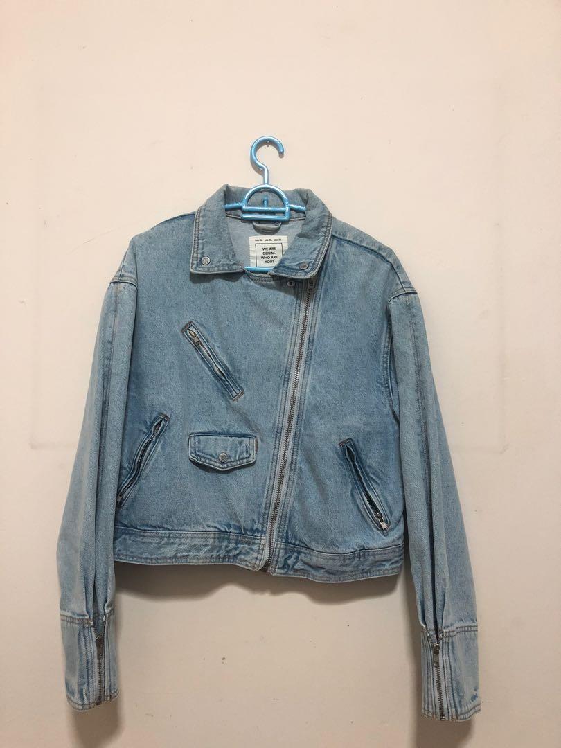 Pull and bear jacket (Category: Other Tops) located in Shah Alam. Submitted by amirah_45 (Listing ID 1116813484, Image 2). Description: ❤️ free postage ❤️ size L.