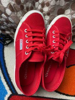 Sepatu Superga merah