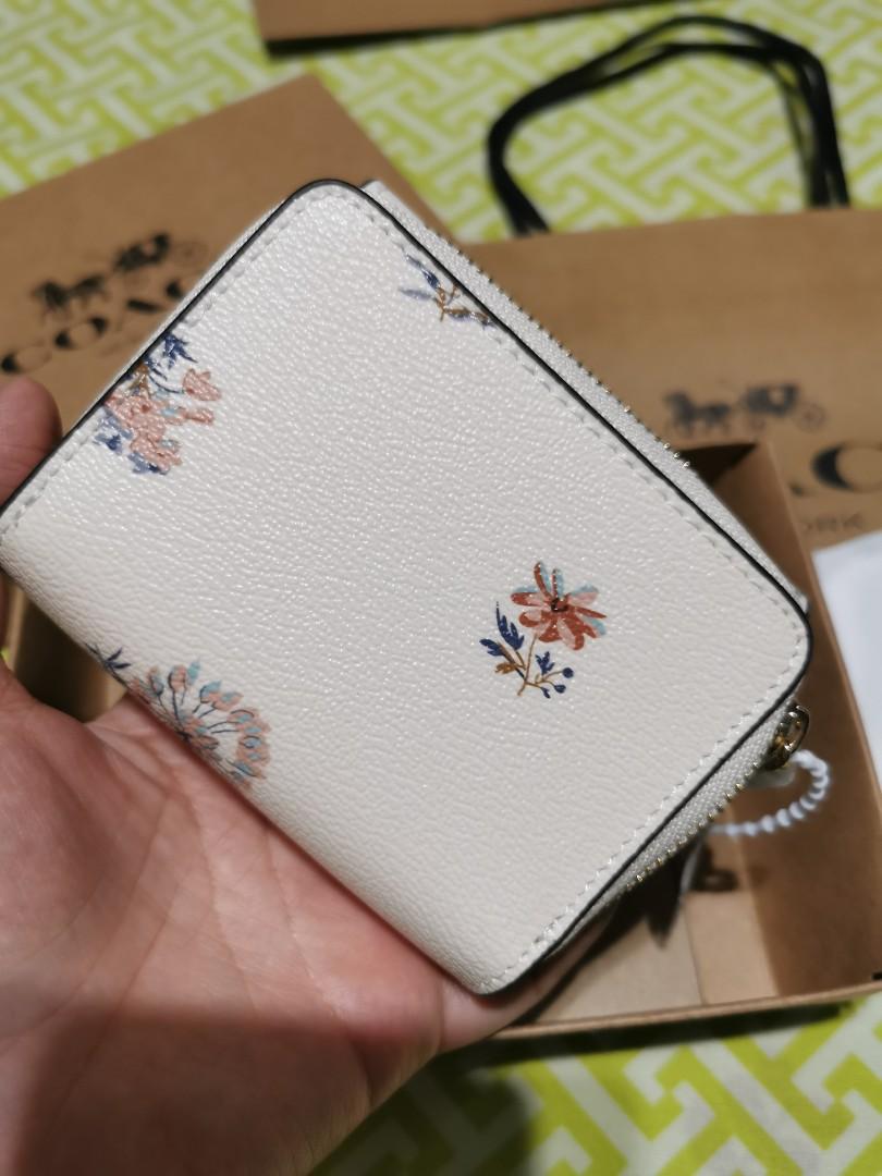 Shop Coach 2019 SS Small Trifold Wallet With Dandelion Floral Print (7331,  C3323, 2923, 2924, F78081, F78017, F75922, F41302, F37968) by emilyinusa