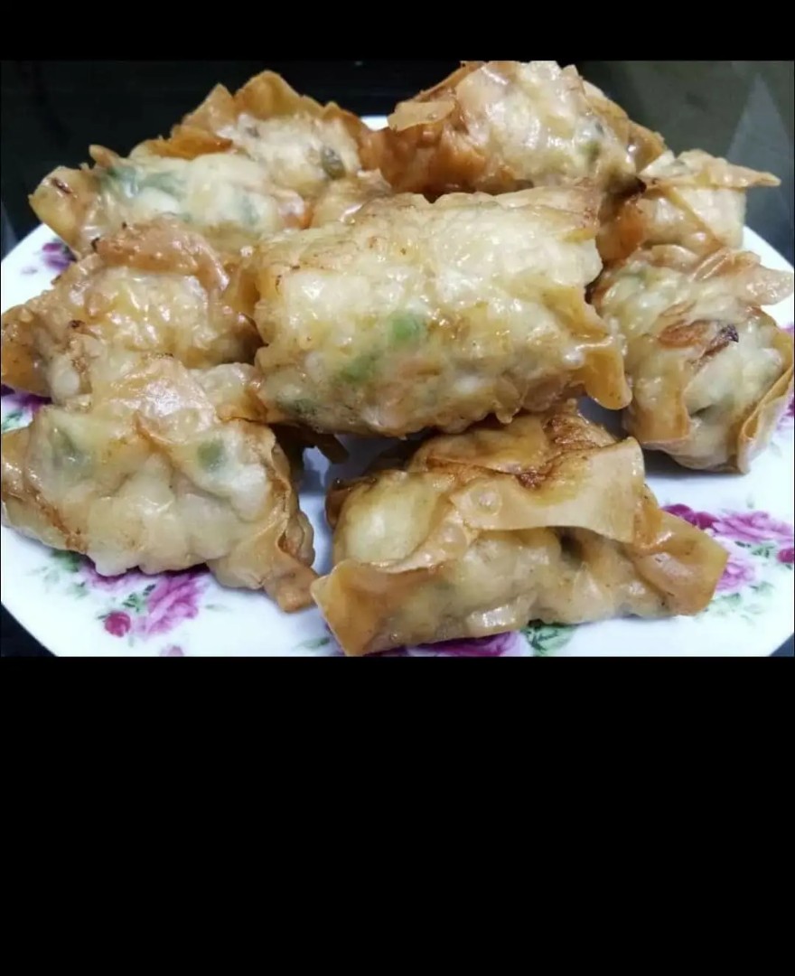Wantan Ayam Frozen Halal Food Drinks Chilled Frozen Food On Carousell
