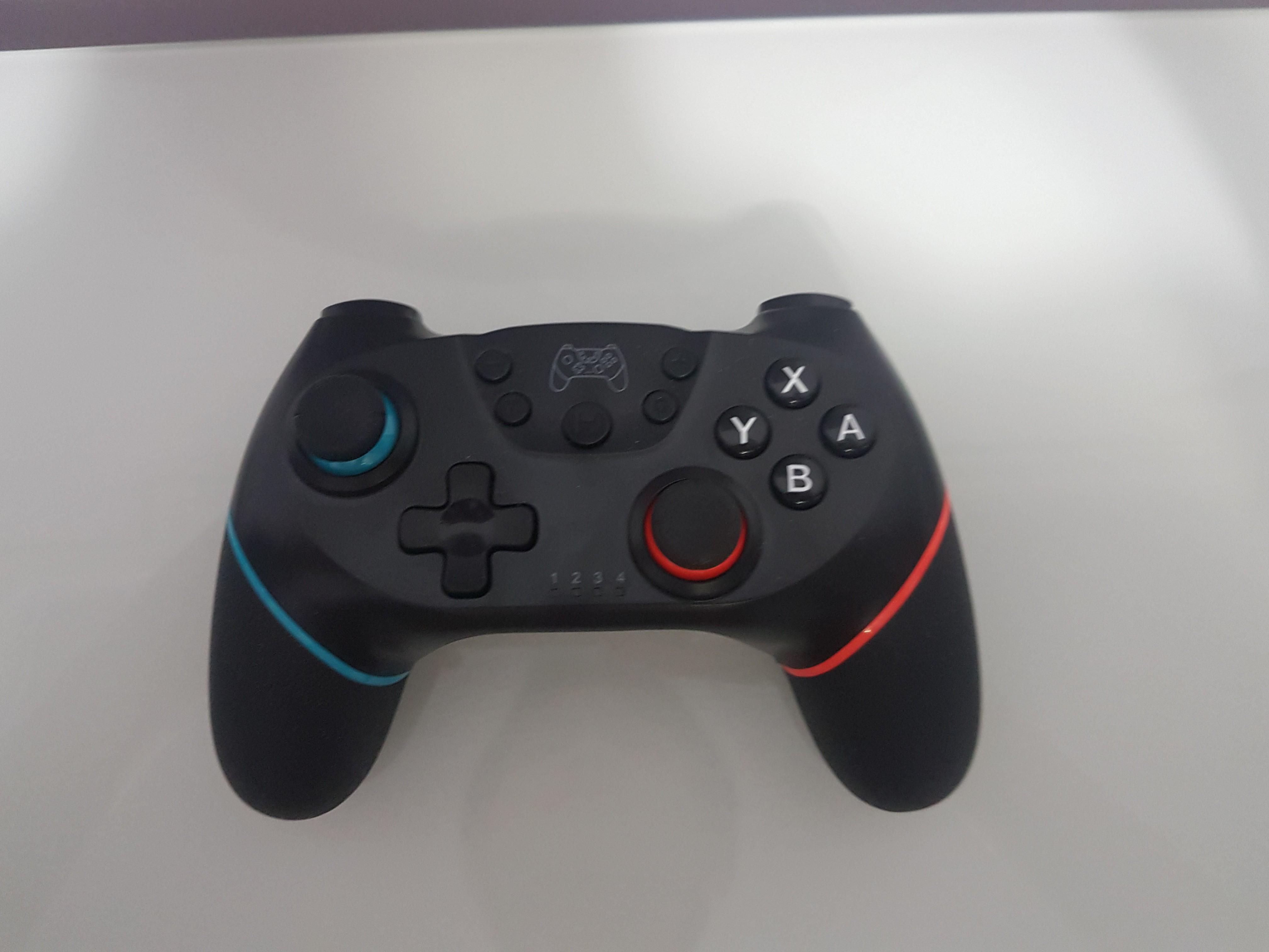 Wireless Game Controller (Category: Controllers) located in Singapore. Submitted by crafthut (Listing ID 1116773377, Image 2). Description: Like new, took it out to do testing. PM to discuss for meeting up location/ courier services ( q Express).
