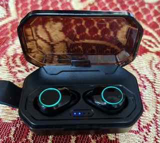 (Category: ) located in . Submitted by allearbuds_earphones (Listing ID 1116656894, Image 1). Description: .