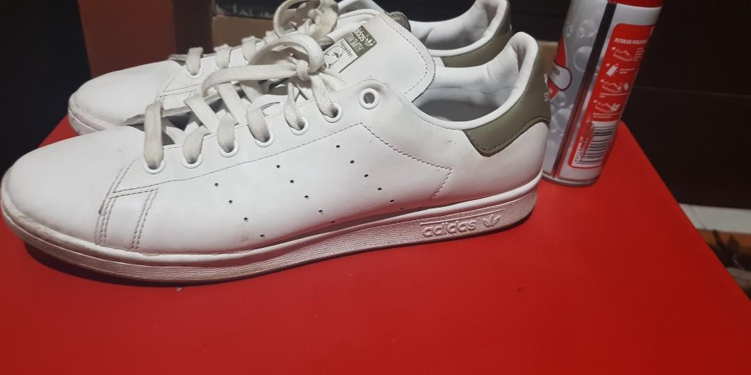 Adidas stan smith 44 2/3 white, Fesyen Pria, Sepatu , Sneakers di Carousell